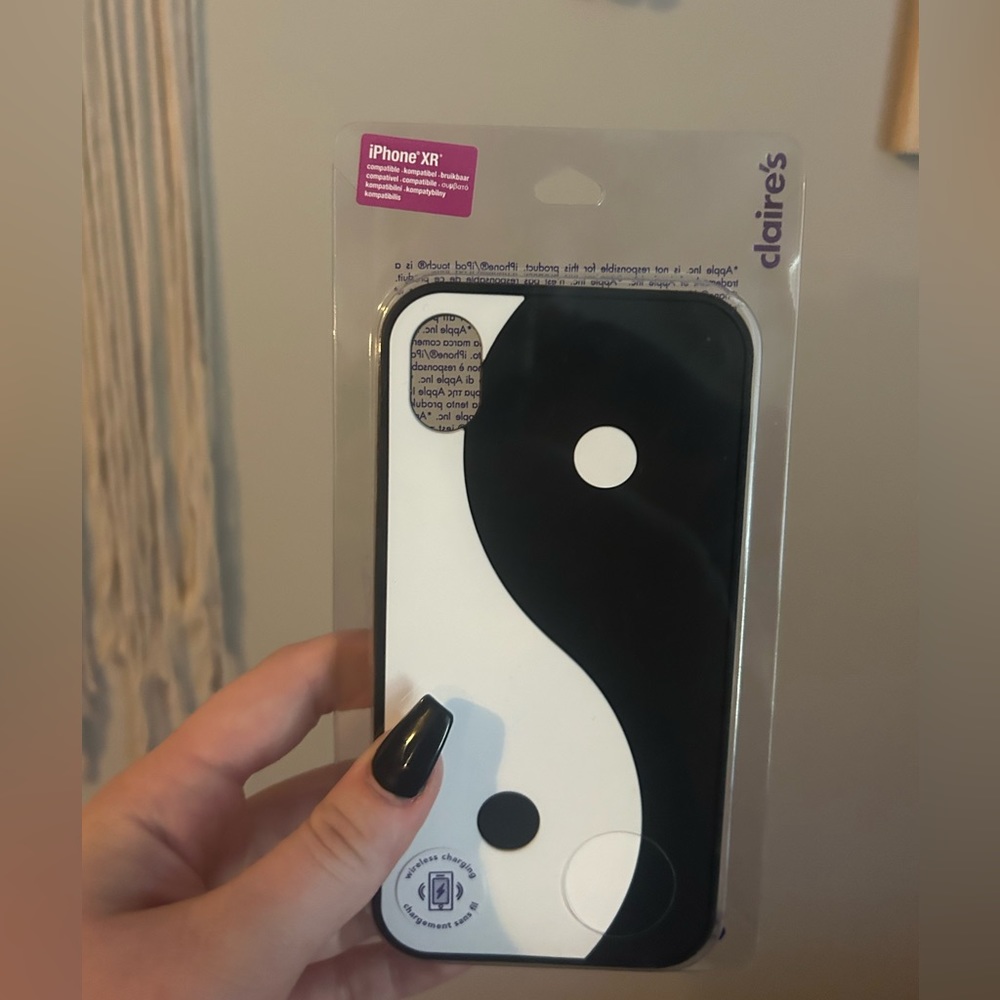 Claire’s Yin Yang Silicone iPhone XR Case ☯️🖤🤍